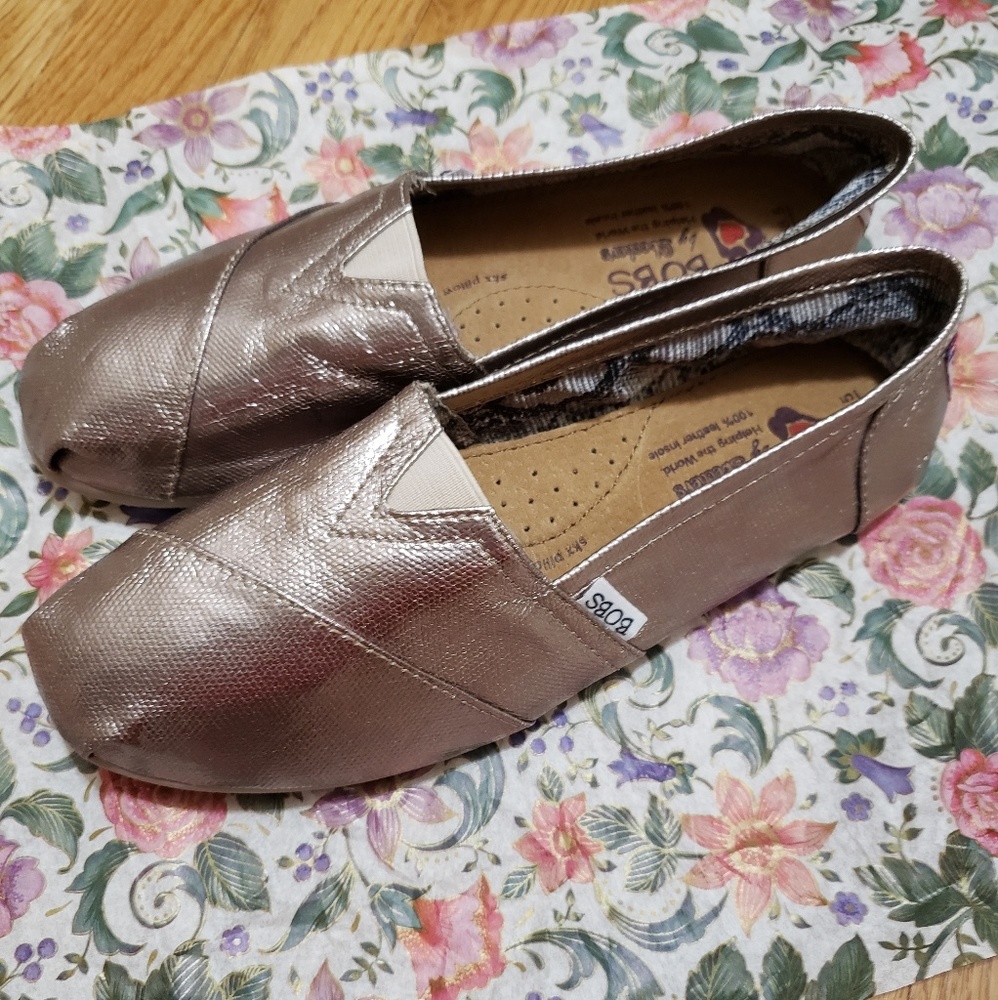 BOBS by Skechers women's metallic shoes size 8.5